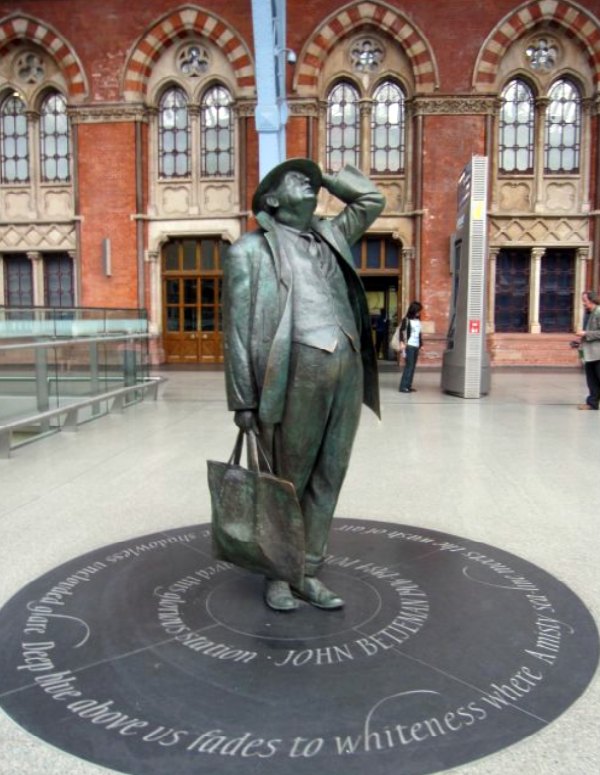 betjeman_statue_st_pancras