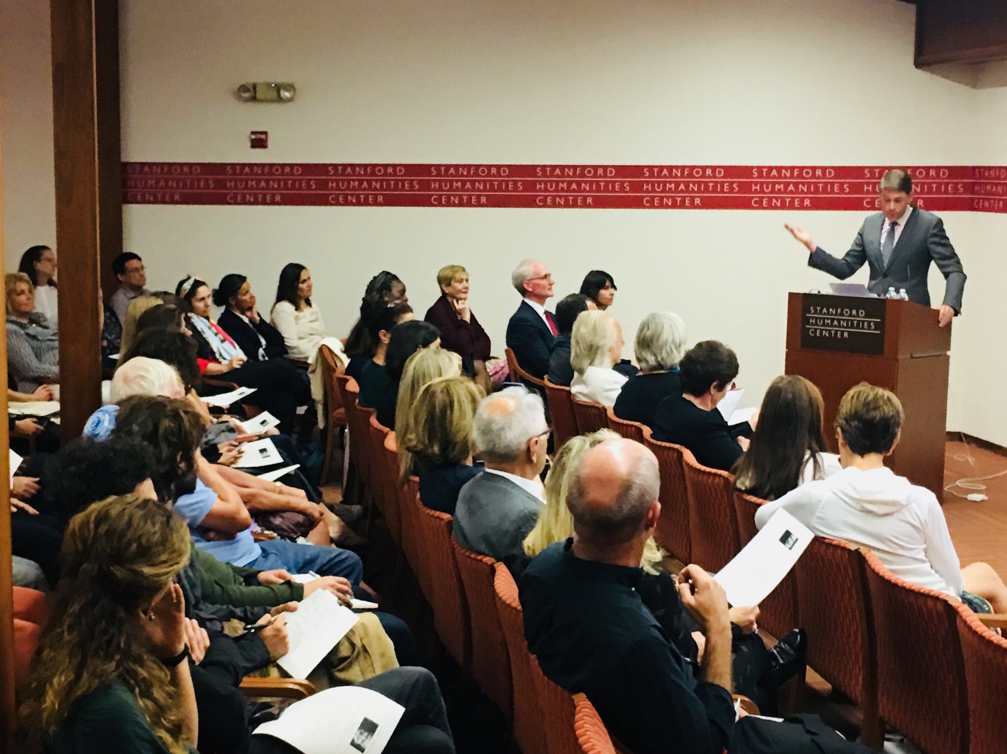 Stanford remembers Michel Serres: French consul praises his optimism and “infinite love of peace”